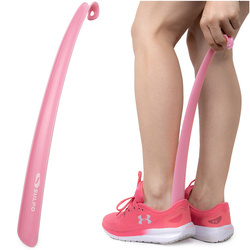 Plastikowa łyżka do butów klasyczna różowa 42 cm - A228_17